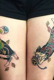 A cute cute cat totem tattoo pattern