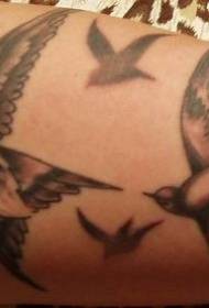 група тетоважи со црни птици за патувања