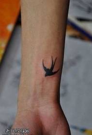 Rankos paukščio tatuiruotės totemo modelis
