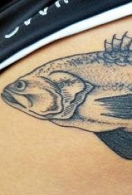 Coscia da ragazza su punto grigio nero spina linea semplice foto di piccoli animali pesci tatuaggio