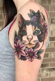 Brazo de niña pintado a acuarela boceto creativo lindo gato hermosas flores graciosas fotos de tatuajes