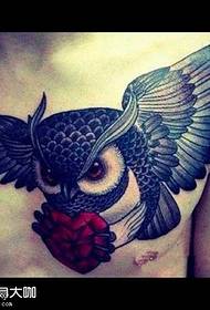 Tetovanie sova hrudníka