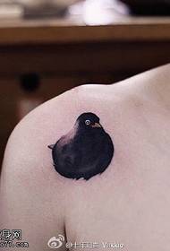 Shoulder a black bird tattoo pattern