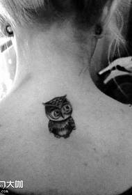 Uzorak tetovaže leđa sove