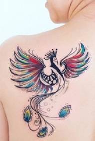 Murid di belakang melukis garis-garis abstrak haiwan kecil gambar tatu phoenix