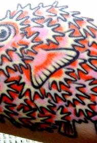 Боја на раката убава чудна шема на тетоважи со риба