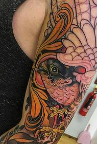 Shoulder sting bird tattoo pattern
