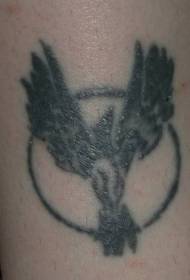 Patrón de tatuaje de tótem de pájaro negro