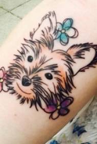 Siswi sekolahan dicat pada bunga gradien dan garis-garis sederhana hewan kecil gambar tato anjing peliharaan