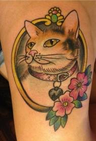 Старая школа милый кот с розовым цветочным узором татуировки