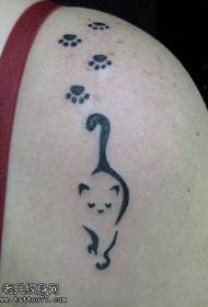 Wzór tatuażu ramię ładny kotek totem