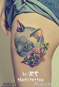 Modeli i tatuazhit të maceve me Buttocks