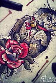 Šarena slika sove ruže tetovaža