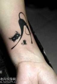 Naoružajte uzorak tetovaža mačaka totemske mačke