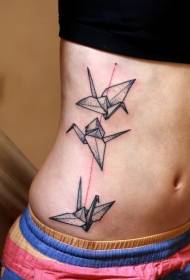 Czarny tatuaż cierniowy papierowy żuraw z boku żebra tatuaż wzór