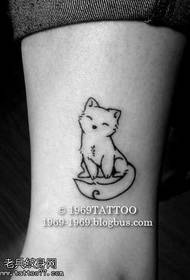 Mažas šviežios katės tatuiruotės modelis ant kojų