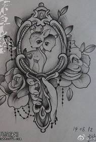 Foto manoscritta tatuaggio cervo specchio rosa