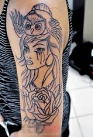Μαθήτρια μαθήτρια σε μαύρο γραμμή δημιουργικό πορτρέτο κορίτσι κουκουβάγια και λουλούδι εικόνα τατουάζ