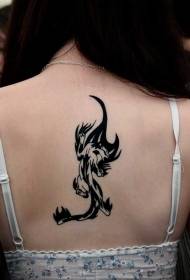 Djevojka leđa apstraktni plemenski crni mačak tetovaža uzorak