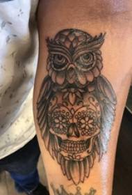 Boys arms on black gray point thorns simple lines 猫头鹰 and owl tattoo pictures