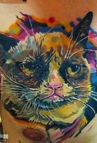 Motif de tatouage de chat couleur de poitrine