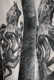 Braço de estudante em ponto preto espinho simples linha abstrata pequeno animal polvo tatuagem foto