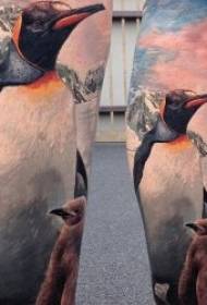 Pinguin-Tätowierungsillustration Klares und niedliches Pinguin-Tätowierungsmuster des Spaßes