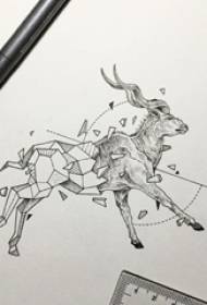Schwaarz gro Skizz kreativ geometrescht Element Elk Tattoo Manuskript