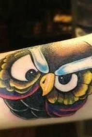 Pola tato burung hantu warna lengan