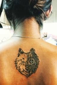 女孩背部黑色灰色素描創意霸氣狼頭紋身圖片