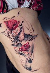 Uzorak tetovaže lotosa s pticom u obliku žutog sova
