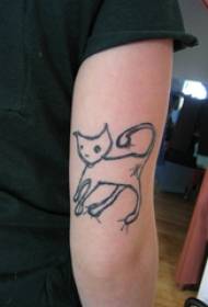 Mažos šviežios katės tatuiruotės. Daugybė paprastų tatuiruočių linijų eskizuoja mažų šviežių kačių tatuiruotes