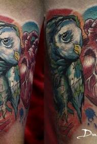 Burung hantu tato warna dengan tatu jantung manusia