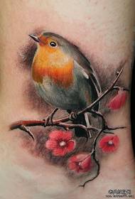 un motif de tatouage d'oiseau
