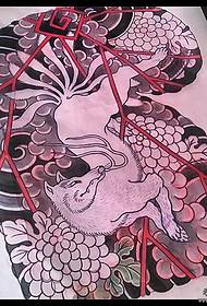 Japanese-style half-necked nine-tailed fox flower tattoo manuscript