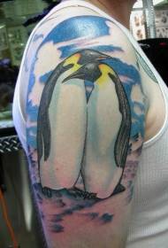 Buz dövme deseni üzerinde iki penguenler