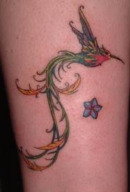 Krāsains majestātiskā kolibri tetovējuma raksts uz kājām