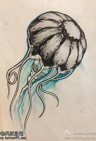 Jellyfish tattoo manuskripfoto
