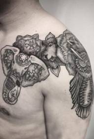 Băieți umerii negru gri schiță punct ghimpe truc creativ model tatuaj elefant imagine