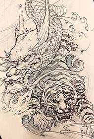 Manungsa naga tradisional lan macan gelut naskah tatu