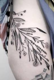 Črno-siva rastlinska tetovaža ilustracija naravnih lepot