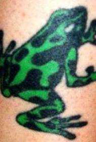 緑と黒のカエルのタトゥーパターン