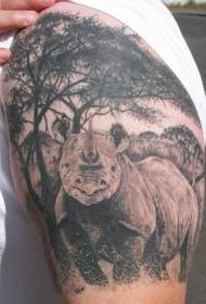 Велика шанка реалистична тетоважа носорога у шуми