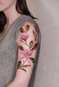 Kızın kolu degrade basit çizgi bitki edebi çiçek dövme resmi üzerinde boyalı