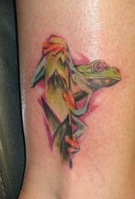 Chân ếch màu với hình xăm tre