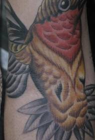 Kruda koloro granda kolibera arto tatuaje