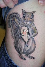 Leuke eekhoorn met rits tattoo patroon