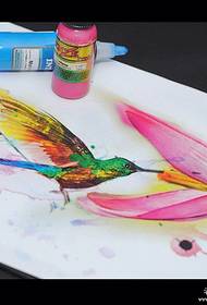 Akvareļa šļakatu kolibri ziedu tetovējuma modeļa manuskripts