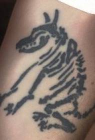 Черная татуировка скелета собаки