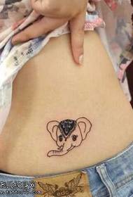 Corak tato kepala gajah perut